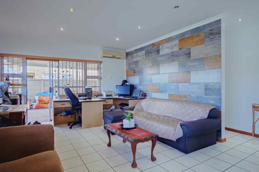 2 Bedroom Property for Sale in Parsonsvlei Eastern Cape